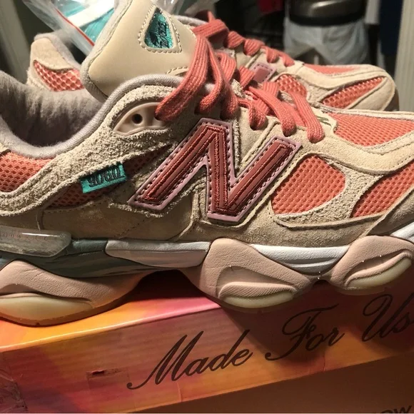 New Balance Kids' Tan and Pink Sneakers Men’s size 4 - Picture 5 of 6